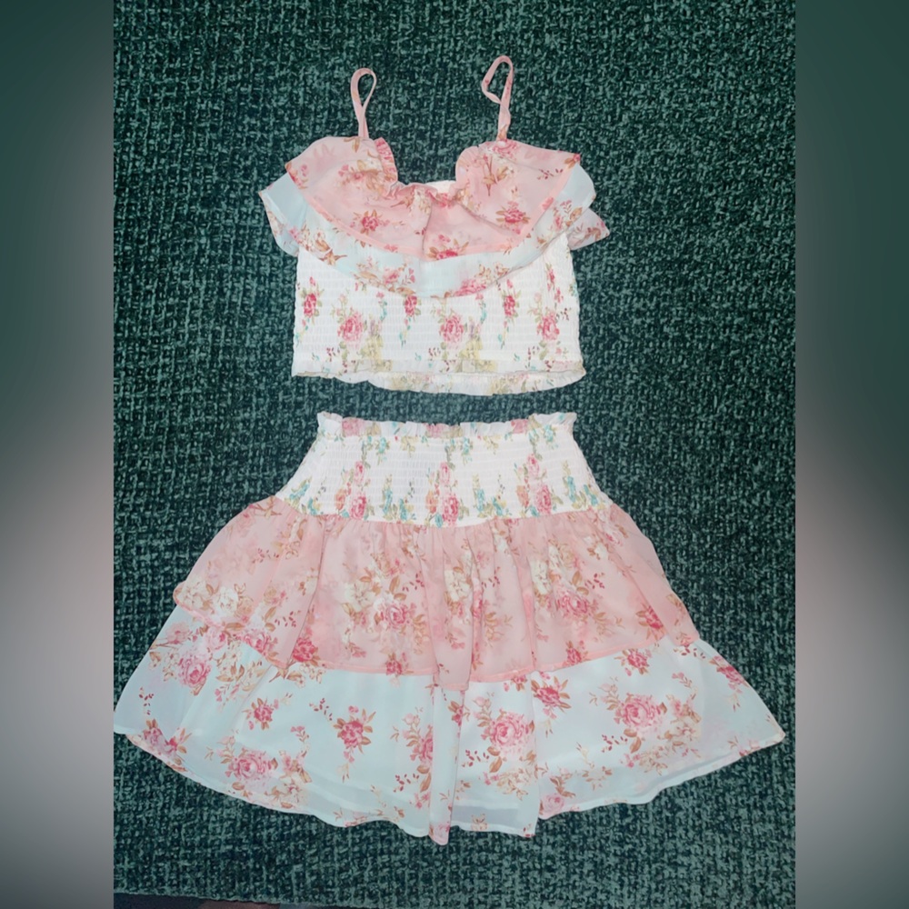 rue 21 - cute flower print 2 piece tank top and skirt - small